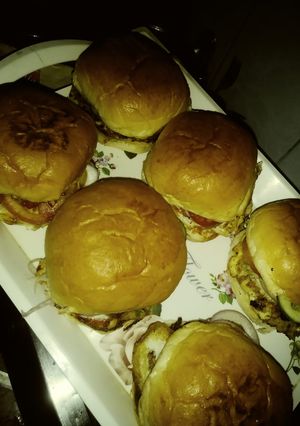 A picture of Anda shami burger.