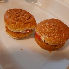 Yummy Chicken Burgers🍔 A picture of Yummy Chicken Burgers🍔.