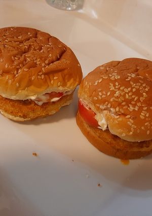 A picture of Yummy Chicken Burgers🍔.