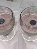 બ્લુ બેરી ડેટ મિલ્ક શેક (Blueberry Dates Milkshake Recipe In Gujarati)