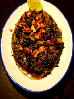 Una foto de Hindbeh: Guiso de acelgas y cebolla caramelizada