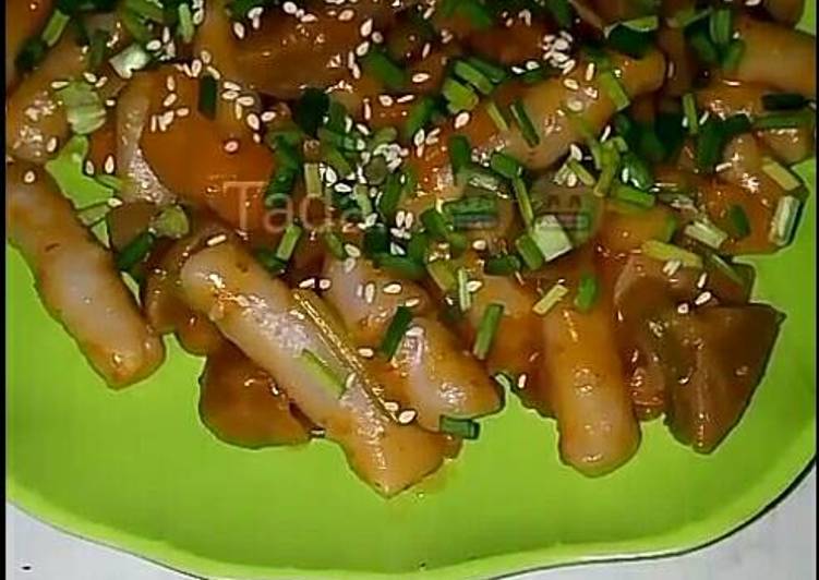 Ddeokbokki (kue beras ala Korea) mudah