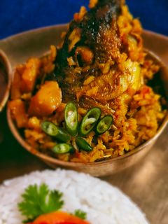 মাছের মাথা দিয়ে মুড়িঘণ্ট(Macher matha diya murighonto recipe in Bengali) রেসিপির প্রধান ছবি