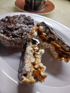 Una foto de Alfajores de Arroz Con Galletas sin Tacc