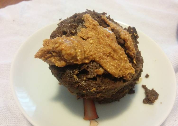 Bolo de chocolate de caneca sem glúten