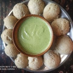 A picture of Samak-potato idli with peanut chutney.