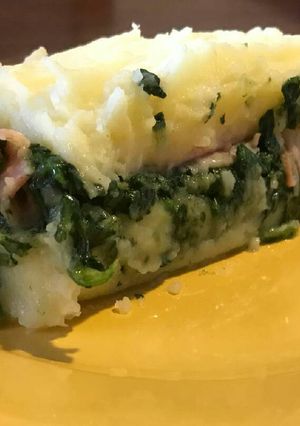 Una foto de Pastel de papas, espinaca y panceta ahumada