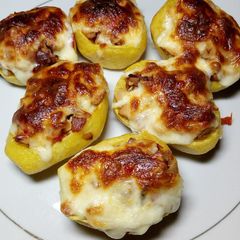 A picture of Stuffed potatoes.