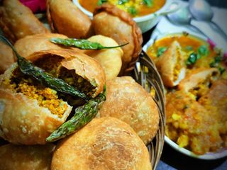 उड़द दाल कचौड़ी (Urad dal kachori recipe in hindi)