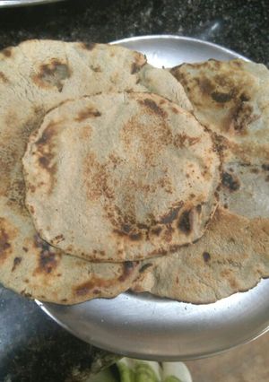 A picture of Bajra roti.