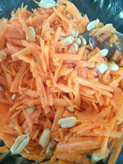 Una foto de Ensalada de zanahoria con maní