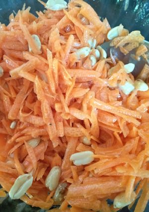 Una foto de Ensalada de zanahoria con maní