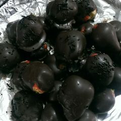 A picture of Chocolate coated Strawberry.