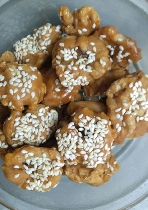 A picture of Caramelized Walnuts.