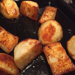 Simple Crispy Roasties 🥔 A picture of Simple Crispy Roasties 🥔.
