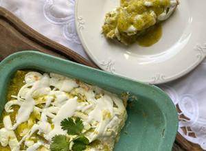 Una foto de Enchiladas verdes suizas-oaxaqueñas 🤔😅