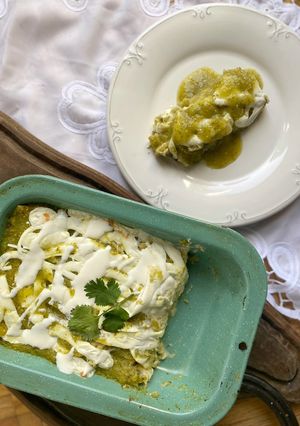 Una foto de Enchiladas verdes suizas-oaxaqueñas 🤔😅