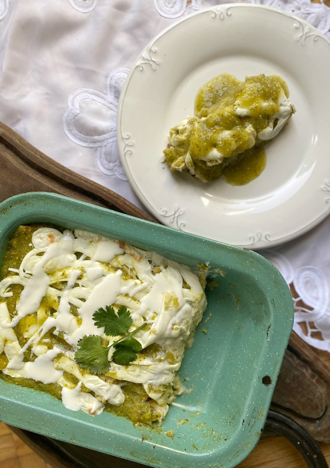 Una foto de Enchiladas verdes suizas-oaxaqueñas 🤔😅