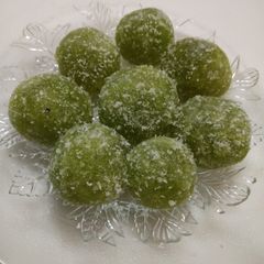 A picture of Amla balls.