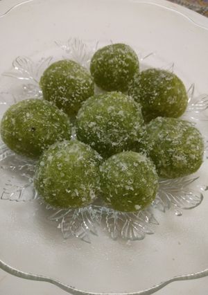 A picture of Amla balls.