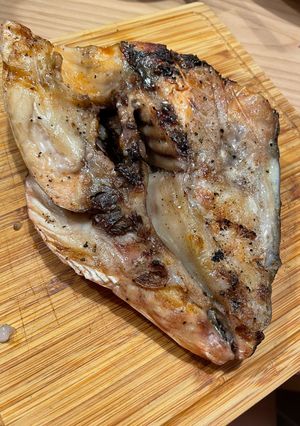 燒烤鮭魚頭- 戶外烤爐版 的食譜成品照片