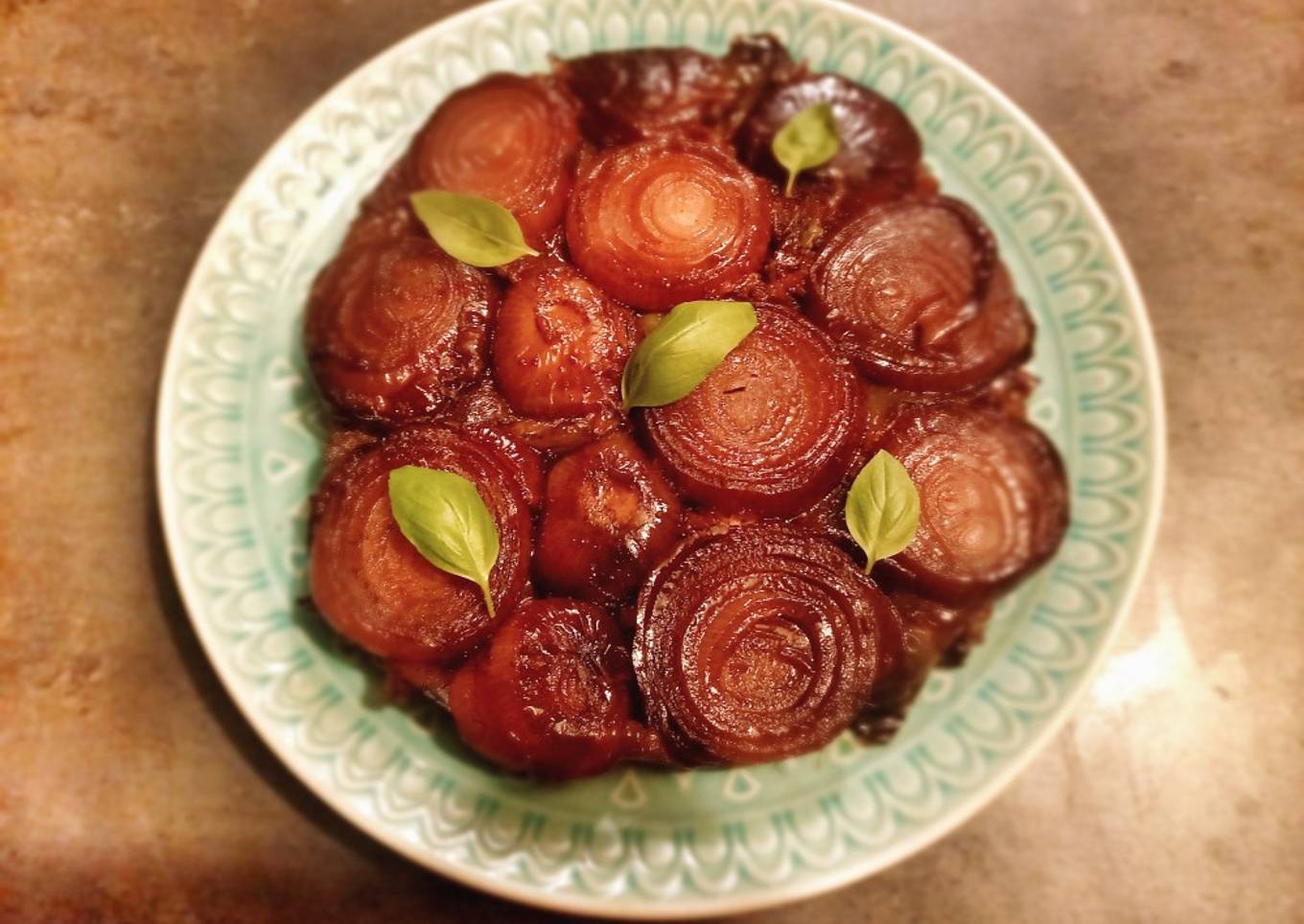 Tarte tatin aux oignons rouges