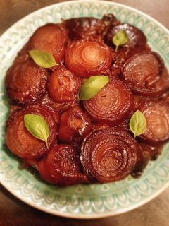 Une photo de Tarte tatin aux oignons rouges