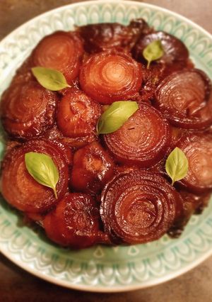 Une photo de Tarte tatin aux oignons rouges