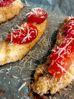 Una foto de Pechuga al horno tipo parmesana sencilla