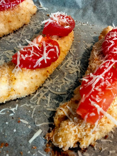 Una foto de Pechuga al horno tipo parmesana sencilla