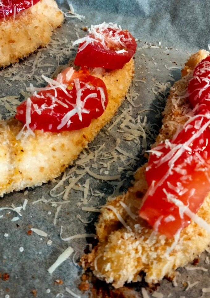 Una foto de Pechuga al horno tipo parmesana sencilla
