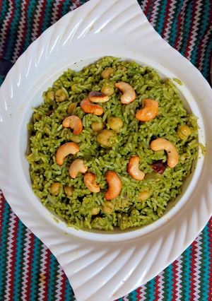 A picture of Palak Chole Biryani.