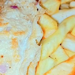 A picture of Fried Potatoes and fried egg.