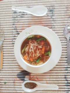 வீட் நூடுல்ஸ் வெஜ் சூப் (wheat noodles veg soup reicpe in Tamil) செய்முறை முக்கிய புகைப்படம்