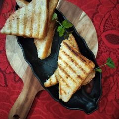 A picture of Classic bread sandwich.