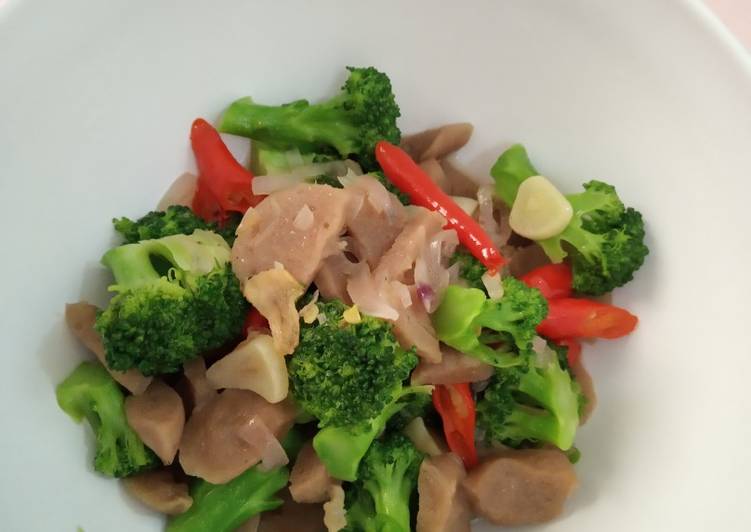 Proses Menyiapkan Cah Brokoli Saus Tiram, Lezat Sekali