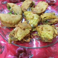 A picture of Basan pakoda.