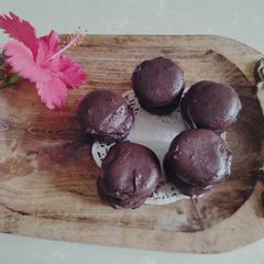 A picture of Nutty fruity Chocolate Bites.