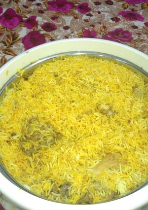 A picture of Chicken pulao.