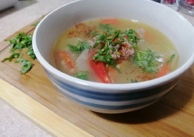 Sopa de pavo con verduras, sémola y merkén Receta de Alejandra Tenorio-  Cookpad