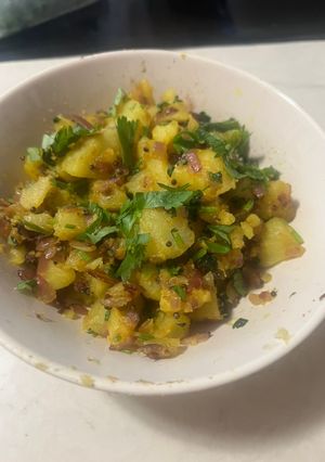 A picture of Batatyachi (potato)bhaji.