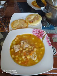 Una foto de Guiso de patatas y garbanzo