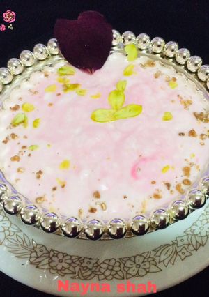 A picture of Rose shrikhand.