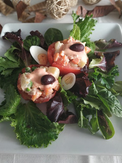 Foto principal de Ensalada con tomates rellenos