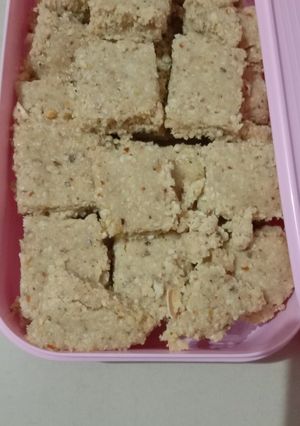 બદામ, કાજુ, સીંગની સુખડી (ચીકી)(Badam, kaju, sing Ni Sukhadi Recipe In Gujarati) રેસીપી મુખ્ય ફોટો