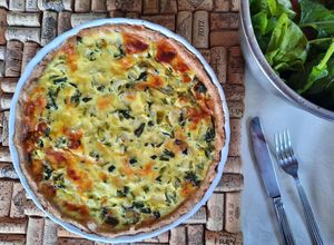 Glutén- és tejmentes póréhagymás-spenótos quiche recept fotója