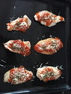 Una foto de Filetes de pollo “pizza”