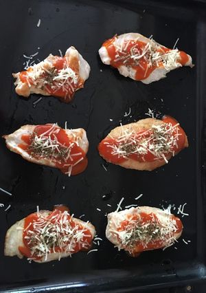Una foto de Filetes de pollo “pizza”
