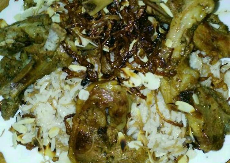 ارز بالشعيرية وريش الغنم