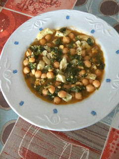 Una foto de Potaje de garbanzos con espinacas